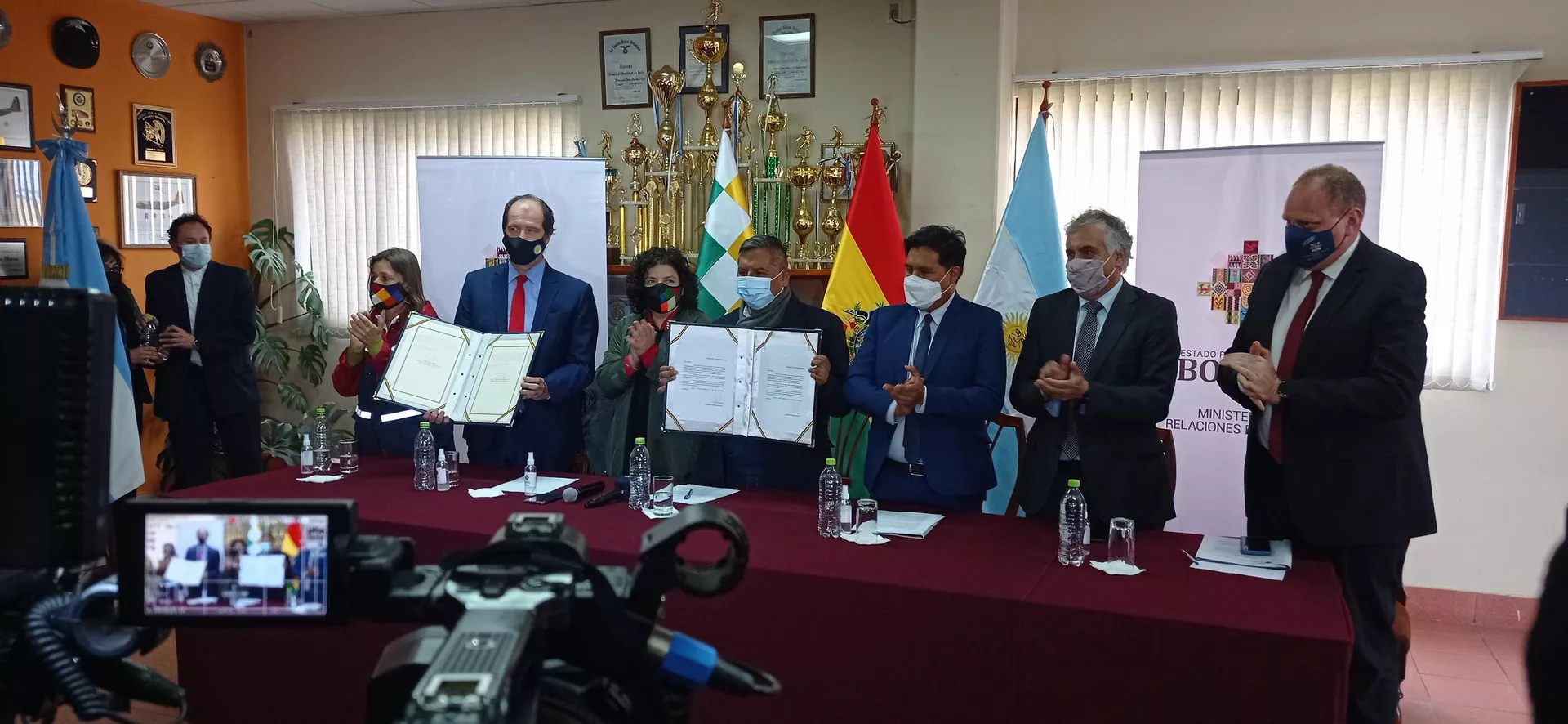 Llegada a Bolivia de las vacunas anti-COVID-19 donadas por Argentina - Sputnik Mundo, 1920, 21.12.2021