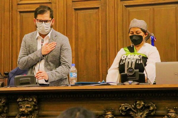 Gabriel Boric visita la Convención Constituyente - Sputnik Mundo