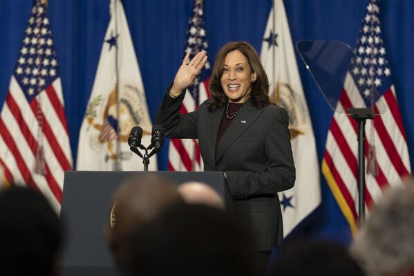La vicepresidenta de Estados Unidos, Kamala Harris, se convirtió en la primera mujer y la primera política de orígen afroasiático en ocupar un cargo en 2021. - Sputnik Mundo