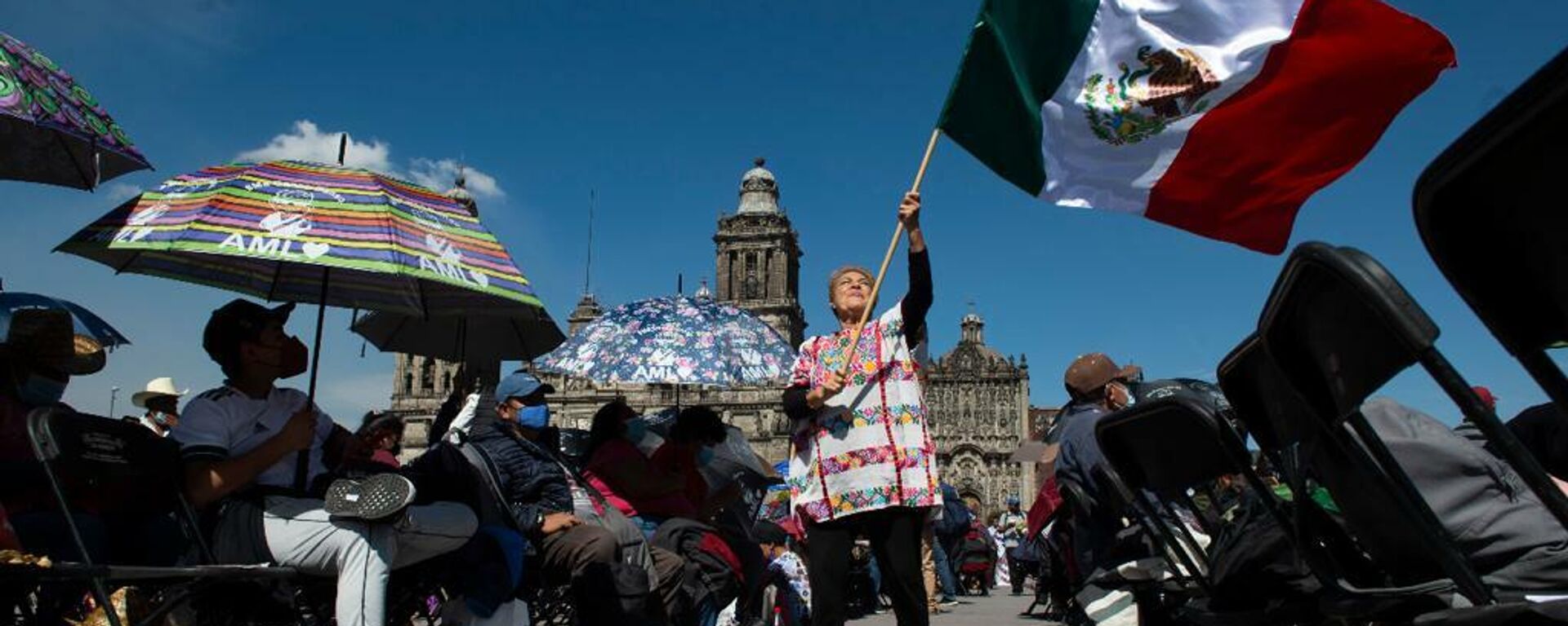 Simpatizantes de AMLO en el Zócalo de la Ciudad de México. - Sputnik Mundo, 1920, 23.12.2021