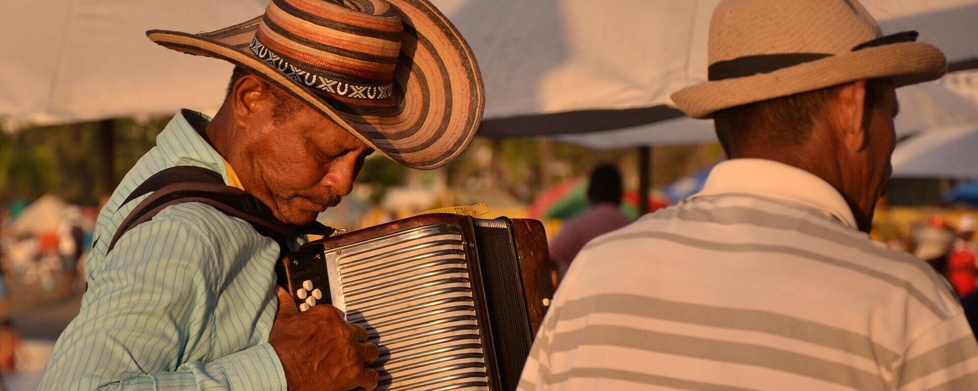 Músico de vallenato con acordeón  - Sputnik Mundo, 1920, 23.12.2021