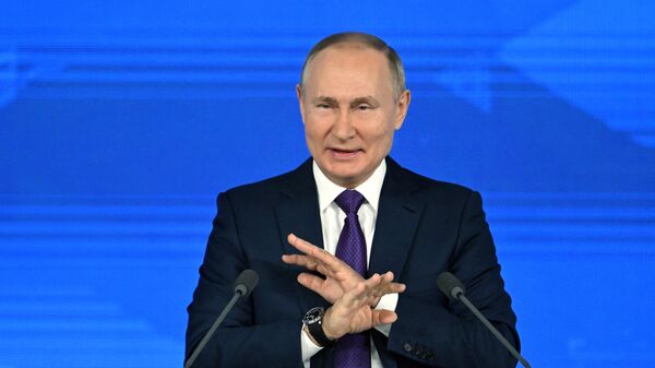 El presidente de Rusia, Vladímir Putin, en una rueda de prensa - Sputnik Mundo