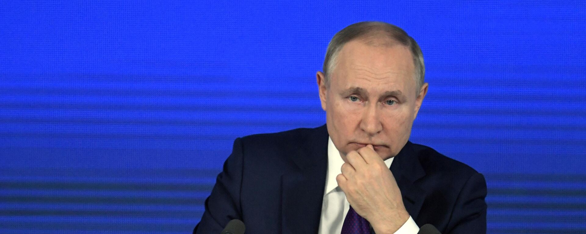 El presidente de Rusia, Vladímir Putin, en una rueda de prensa - Sputnik Mundo, 1920, 23.12.2021