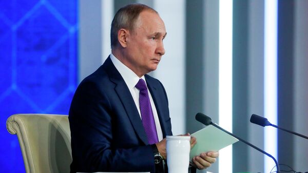 El presidente de Rusia, Vladímir Putin, en una rueda de prensa
El presidente de Rusia, Vladímir Putin, en una rueda de prensa - Sputnik Mundo