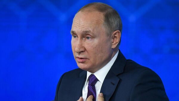El presidente de Rusia, Vladímir Putin, en una rueda de prensa El presidente de Rusia, Vladímir Putin, en una rueda de prensa - Sputnik Mundo