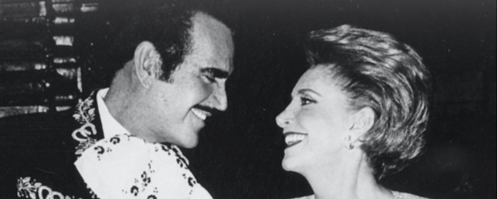 Vicente Fernández junto a su esposa, María del Refugio Abarca Villaseñor (Doña Cuquita), foto de archivo - Sputnik Mundo, 1920, 23.12.2021