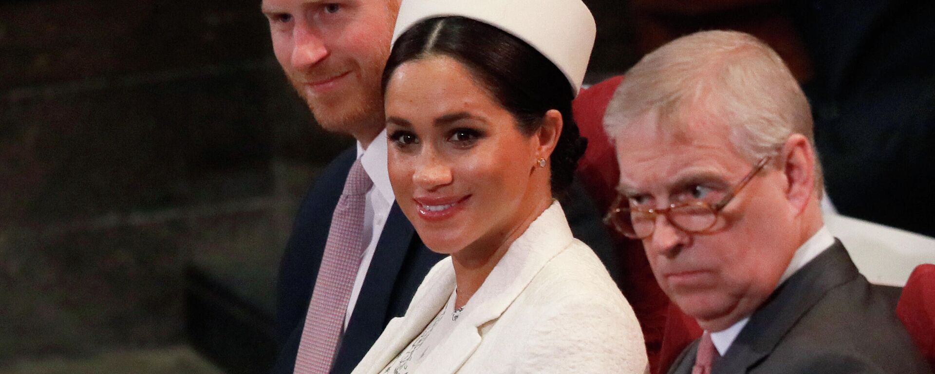 Meghan Markle junto al príncipe Andrés en 2019 - Sputnik Mundo, 1920, 23.12.2021