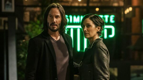 Keanu Reeves y Carrie-Ann Moss en 'Matrix: Resurrections' - Sputnik Mundo