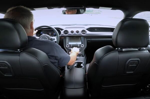 Ford Mustang Mach 1 - Sputnik Mundo