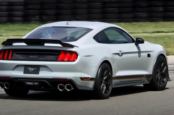 Ford Mustang Mach 1 - Sputnik Mundo