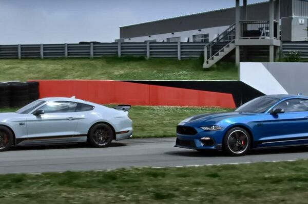 Ford Mustang Mach 1 - Sputnik Mundo