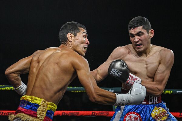 Pelea entre el boxeador ruso Albert Batirgaziev y el venezolano Franklin Manzanilla por el cinturón de la IBF International en Moscú (Rusia), el 24 de diciembre del 2021 - Sputnik Mundo