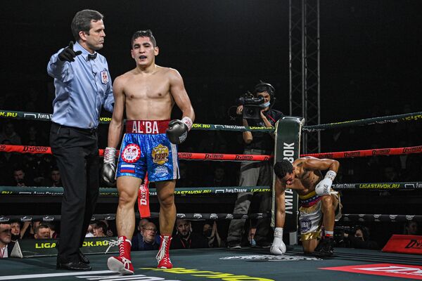 Pelea entre el boxeador ruso Albert Batirgaziyev y el venezolano Franklin Manzanilla por el cinturón de la IBF International en Moscú (Rusia), el 24 de diciembre del 2021 - Sputnik Mundo