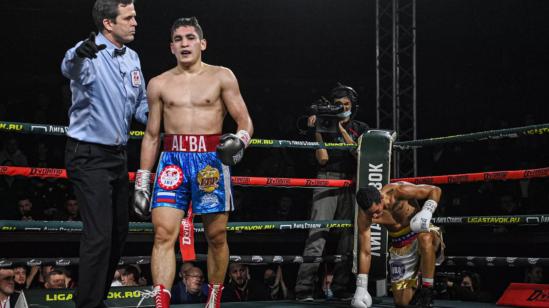 Pelea entre el boxeador ruso Albert Batirgaziyev y el venezolano Franklin Manzanilla por el cinturón de la IBF International en Moscú (Rusia), el 24 de diciembre del 2021 Pelea entre el boxeador ruso Albert Batirgaziyev y el venezolano Franklin Manzanilla por el cinturón de la IBF International en Moscú (Rusia), el 24 de diciembre del 2021 - Sputnik Mundo, 1920, 08.11.2022