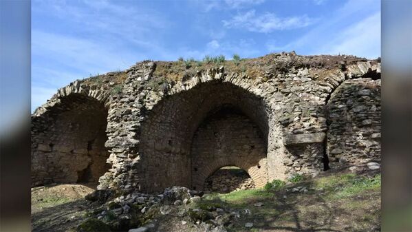 Durante las excavaciones de la ciudad antigua de Mastaura, en la provincia turca de Aydin, fue hallada la arena romana construida a imagen y semejanza del Coliseo. Hace 1.800 años habría podido albergar las luchas de gladiadores que reunían a hasta 20.000 espectadores. - Sputnik Mundo