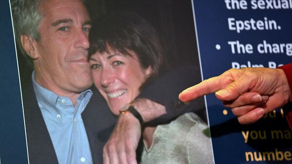 Jeffrey Epstein y Ghislaine Maxwell - Sputnik Mundo