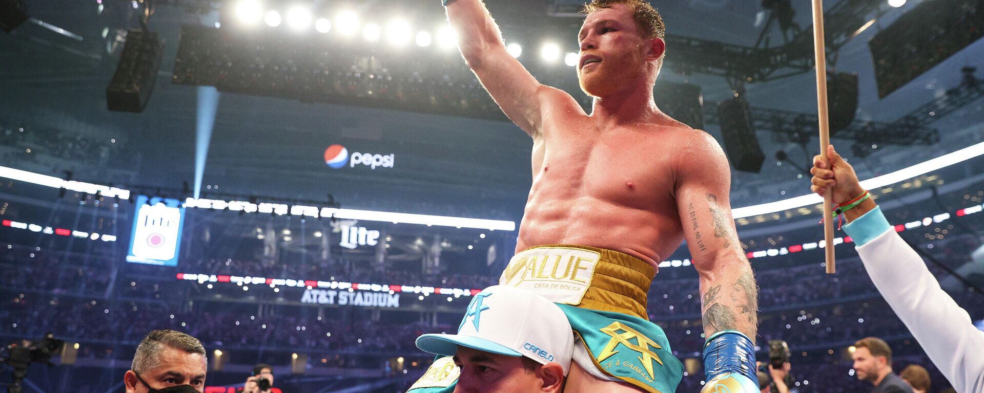 Saúl 'Canelo' Álvarez durante una de sus celebraciones de 2021.  - Sputnik Mundo, 1920, 29.12.2021