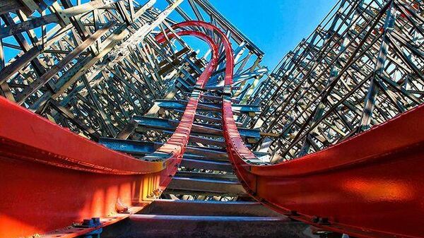 Uno de los juegos mecánicos de Six Flags México - Sputnik Mundo