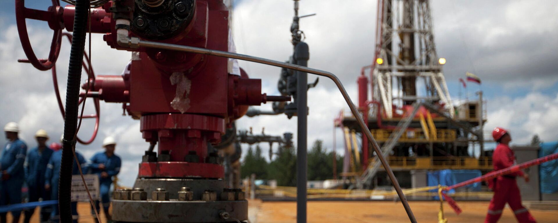 La extracción de petróleo, imagen ilustrativa - Sputnik Mundo, 1920, 31.12.2021