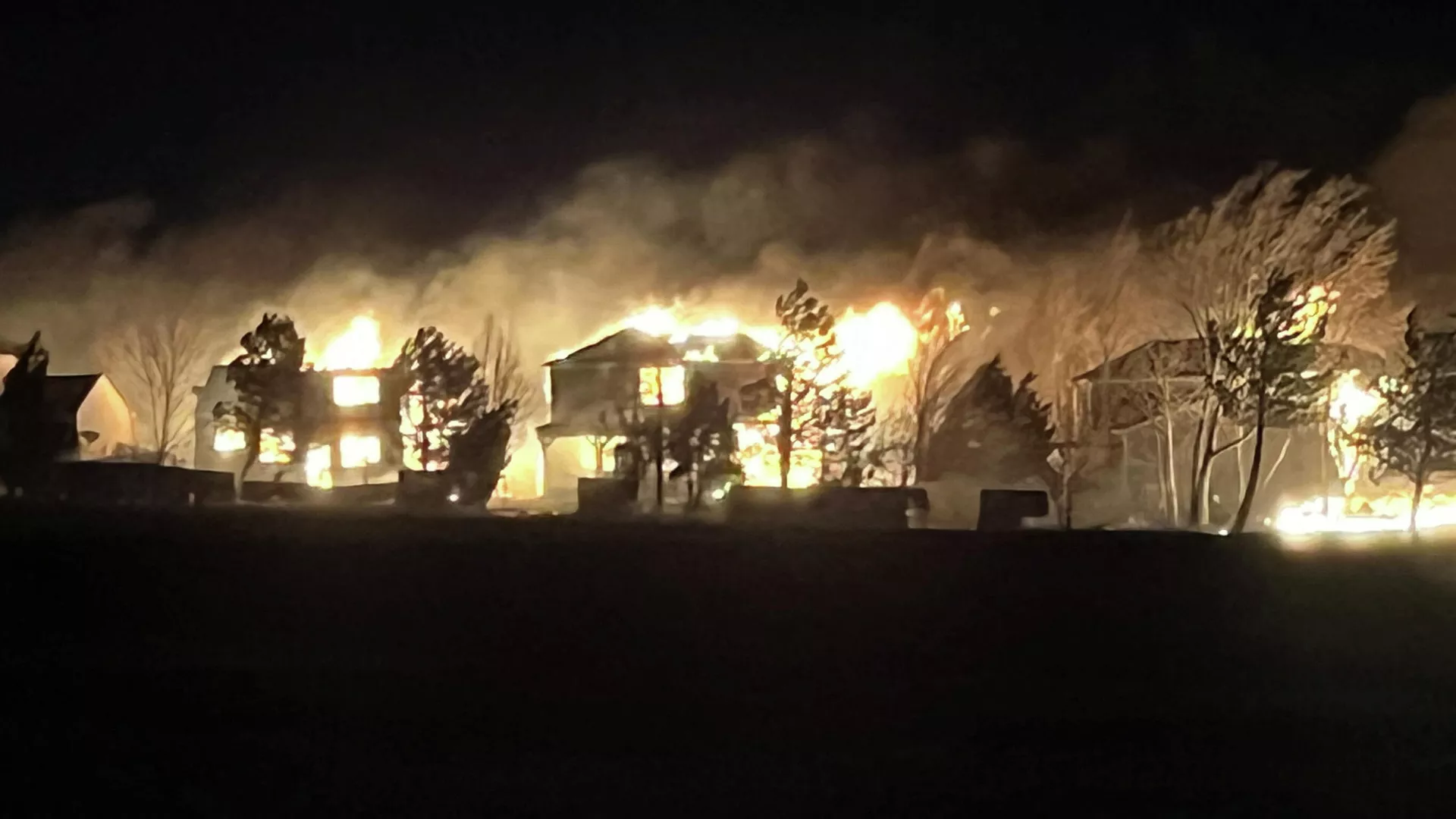 El incendio forestal en Superior, Colorado, EEUU, el 30 de diciembre de 2021
