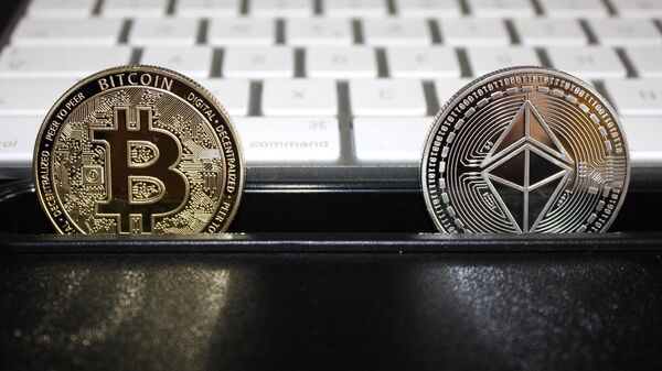 Bitcóin y Ethereum - Sputnik Mundo