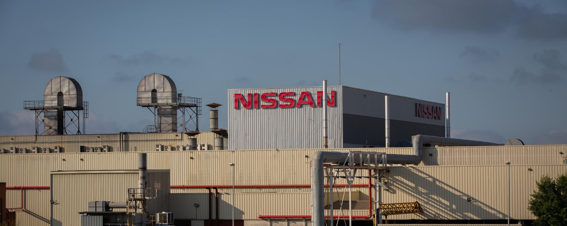 Exterior de la fábrica de Nissan en la Zona Franca de Barcelona - Sputnik Mundo, 1920, 14.01.2022