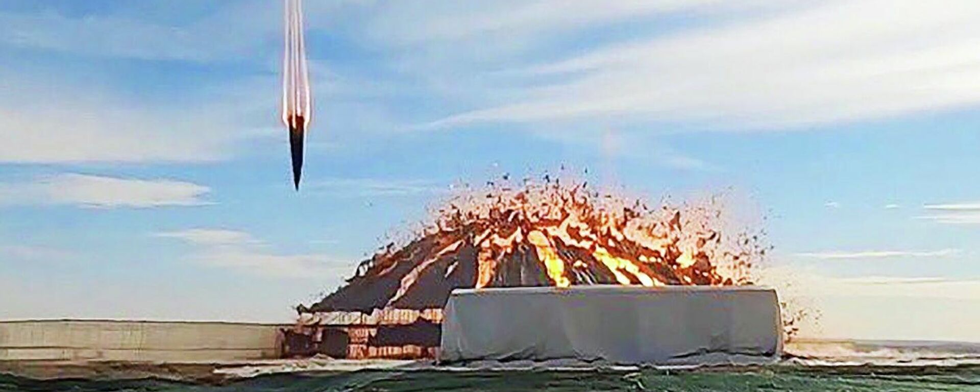 Un misil balístico iraní a punto de impactar contra la maqueta de una central nuclear israelí Un misil balístico iraní a punto de impactar contra la maqueta de una central nuclear israelí - Sputnik Mundo, 1920, 03.01.2022