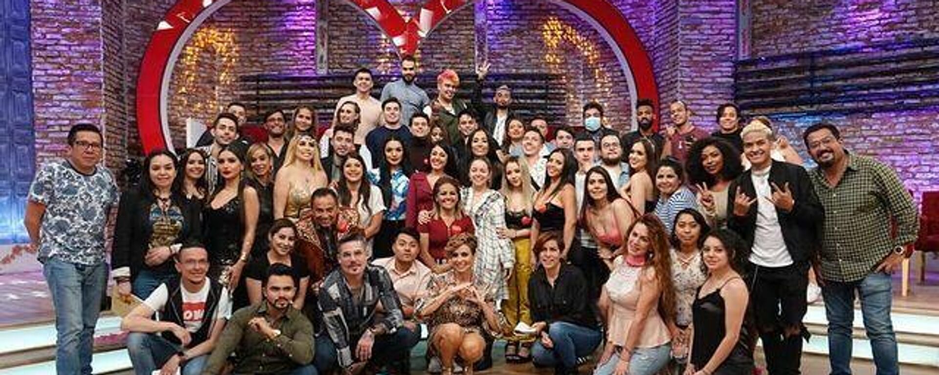 Elenco del reality show mexicano 'Enamorándonos' de TV Azteca - Sputnik Mundo, 1920, 04.01.2022