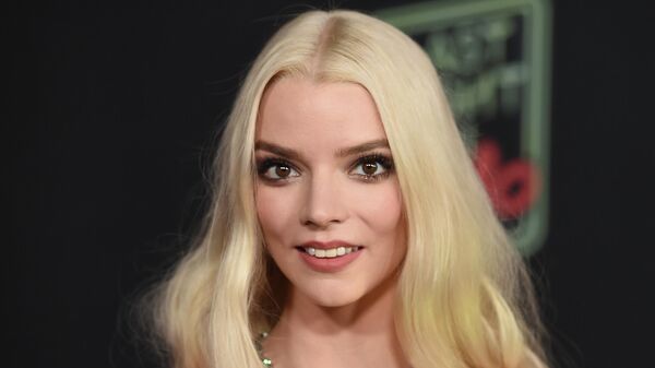 La actriz estadounidense de origen argentino Anya Taylor-Joy durante un evento en 2021 - Sputnik Mundo