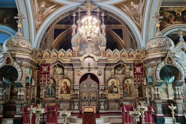 La mayoría del arte y el iconostasio de mayólica de la Catedral de la Santísima Trinidad fueron traídos desde Rusia como donaciones La mayoría del arte y el iconostasio de mayólica de la Catedral de la Santísima Trinidad fueron traídos desde Rusia como donaciones - Sputnik Mundo