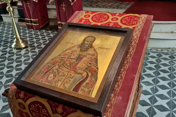 La mayoría del arte y el iconostasio de mayólica de la Catedral de la Santísima Trinidad fueron traídos desde Rusia como donaciones La mayoría del arte y el iconostasio de mayólica de la Catedral de la Santísima Trinidad fueron traídos desde Rusia como donaciones - Sputnik Mundo