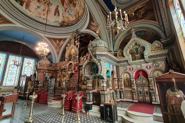 La mayoría del arte y el iconostasio de mayólica de la Catedral de la Santísima Trinidad fueron traídos desde Rusia como donaciones La mayoría del arte y el iconostasio de mayólica de la Catedral de la Santísima Trinidad fueron traídos desde Rusia como donaciones - Sputnik Mundo