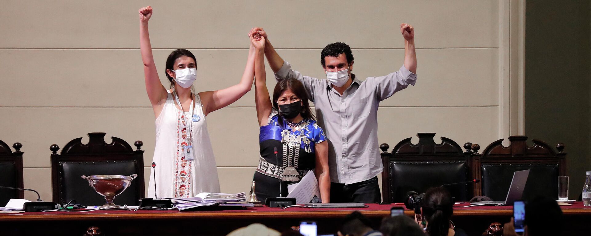 Maria Elisa Quinteros, Elisa Loncon y Jaime Bassa Maria Elisa Quinteros, Elisa Loncon y Jaime Bassa - Sputnik Mundo, 1920, 05.01.2022