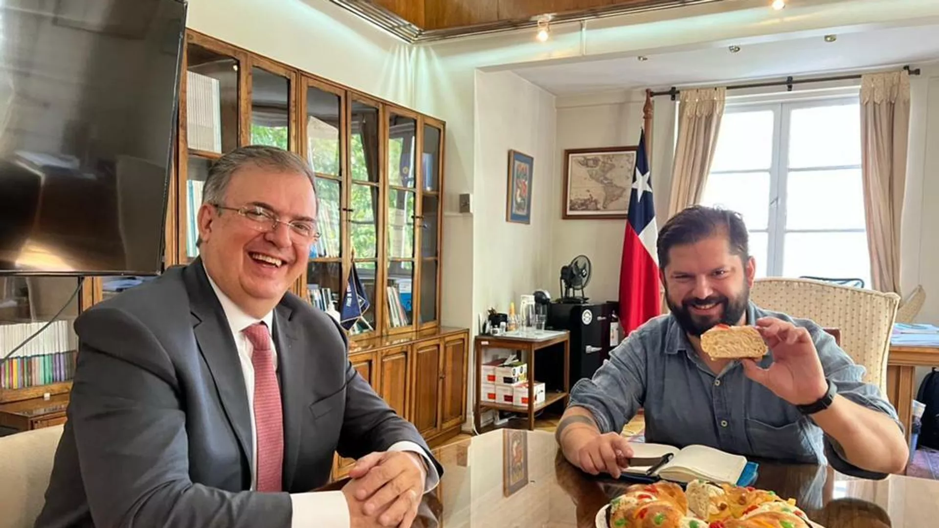 Marcelo Ebrard, canciller mexicano, y Gabriel Boric, presidente electo de Chile,