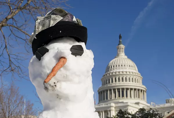 Un muñeco de nieve enfrente al Capitolio de EEUU, un día después de una nevada, el 4 de enero de 2022. Un muñeco de nieve enfrente al Capitolio de EEUU, un día después de una nevada, el 4 de enero de 2022. - Sputnik Mundo