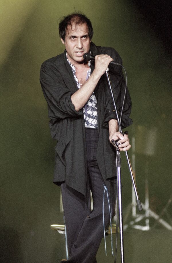 Se puede medir la simpatía natural de los tigres por Adriano Celentano. - Sputnik Mundo