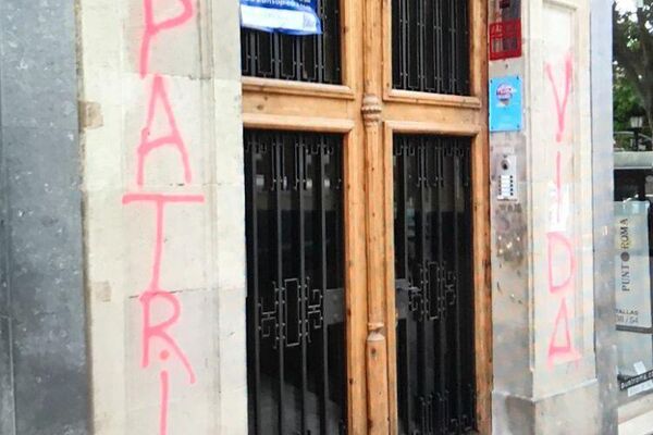 Pintadas en la entrada del Consulado de Cuba en Barcelona - Sputnik Mundo