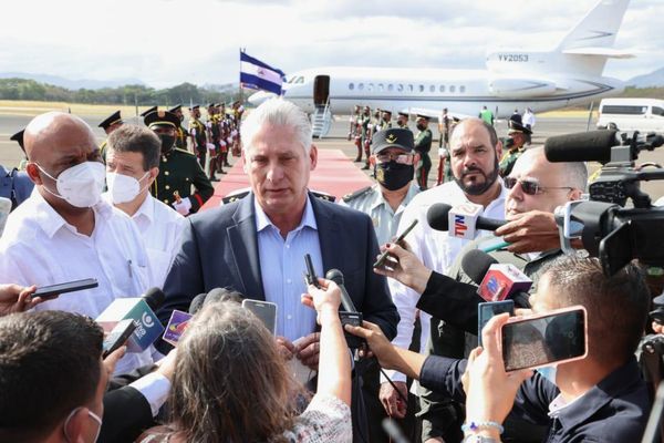 Arribo de Miguel Díaz-Canel, presidente de Cuba, a Nicaragua para participar en la juramentación del presidente Daniel Ortega, reelecto para el quinquenio 2022-2027 - Sputnik Mundo