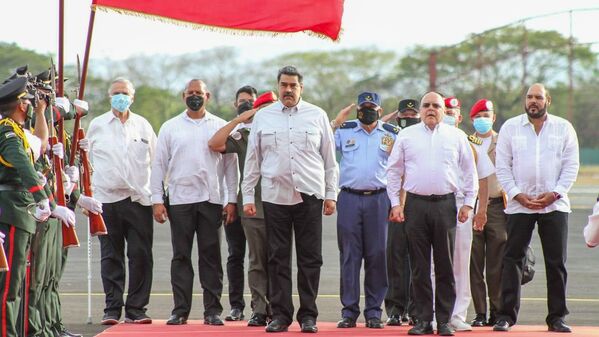 El presidente de Venezuela, Nicolás Maduro Moro, a su llegada al aeropuerto Internacional de Managua Augusto C. Sandino, a pocas horas del acto de juramentación del presidente Daniel Ortega, para el período 2022-2027 - Sputnik Mundo