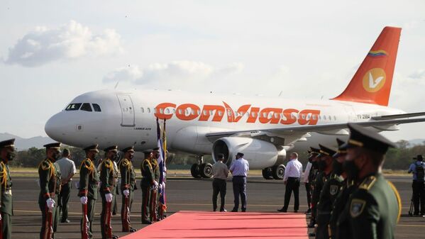 El presidente de Venezuela, Nicolás Maduro Moro, a su llegada al aeropuerto Internacional de Managua Augusto C. Sandino, a pocas horas del acto de juramentación del presidente Daniel Ortega, para el período 2022-2027 - Sputnik Mundo