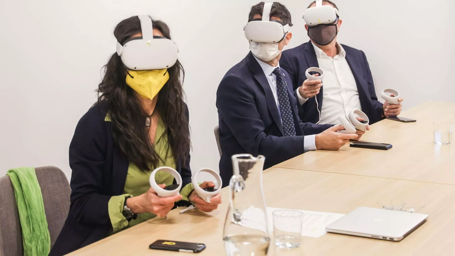 El vicepresidente de la Generalitart, Jordi Puigneró; la presidenta de la Cambra de Comerç de Barcelona, Mónica Roca, y el presidente del Centre Blockchain de Catalunya, Quirze Salomу, presentando el CatVers El vicepresidente de la Generalitart, Jordi Puigneró; la presidenta de la Cambra de Comerç de Barcelona, Mónica Roca, y el presidente del Centre Blockchain de Catalunya, Quirze Salomу, presentando el CatVers - Sputnik Mundo, 1920, 11.01.2022