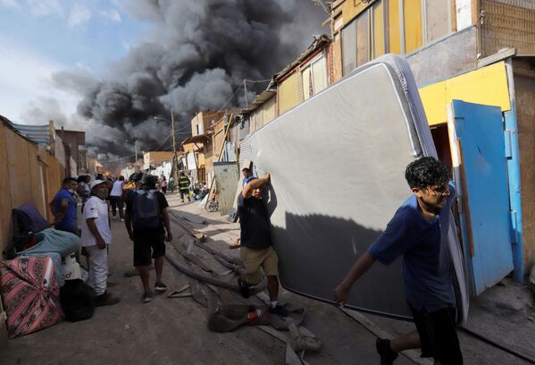 Hay niños y ancianos entre las víctimas del incendio. - Sputnik Mundo