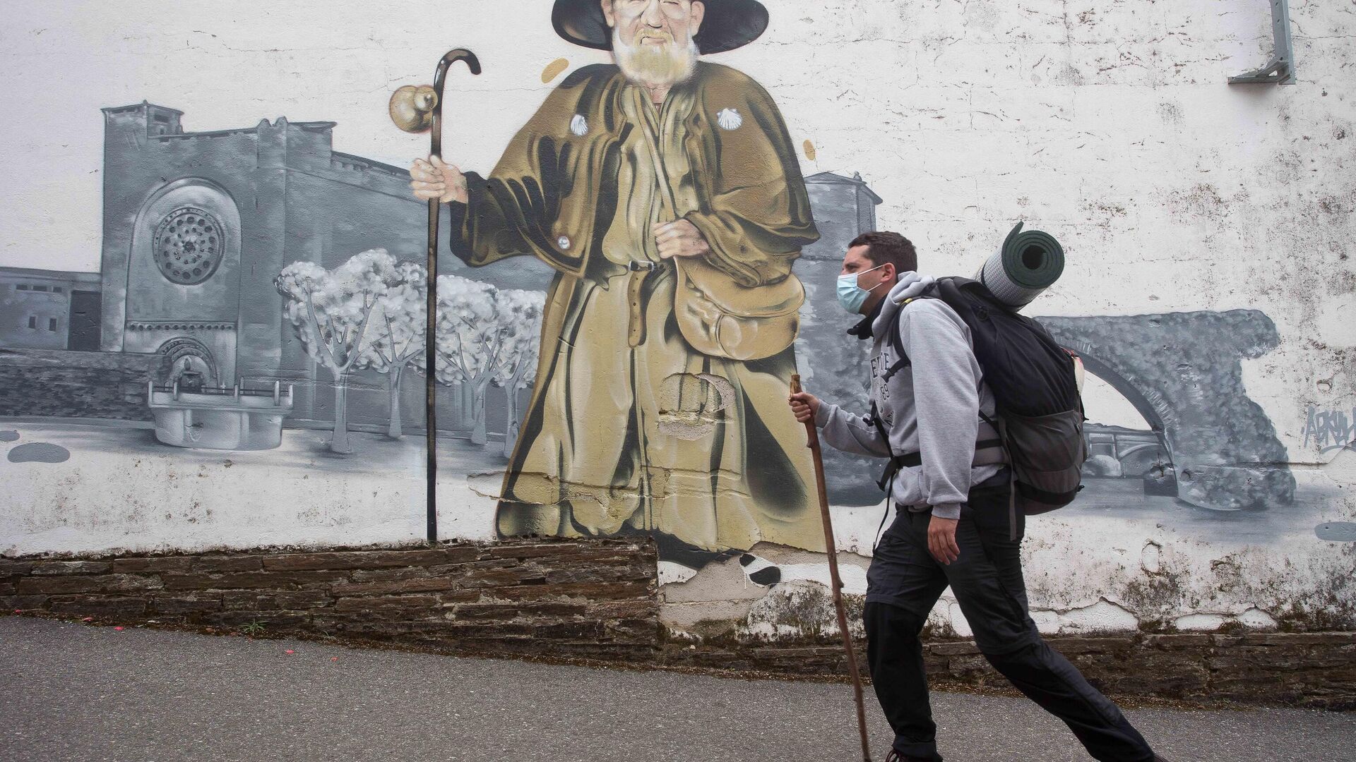 Peregrino a su paso por Lugo (Galicia) Peregrino a su paso por Lugo (Galicia) - Sputnik Mundo, 1920, 11.01.2022