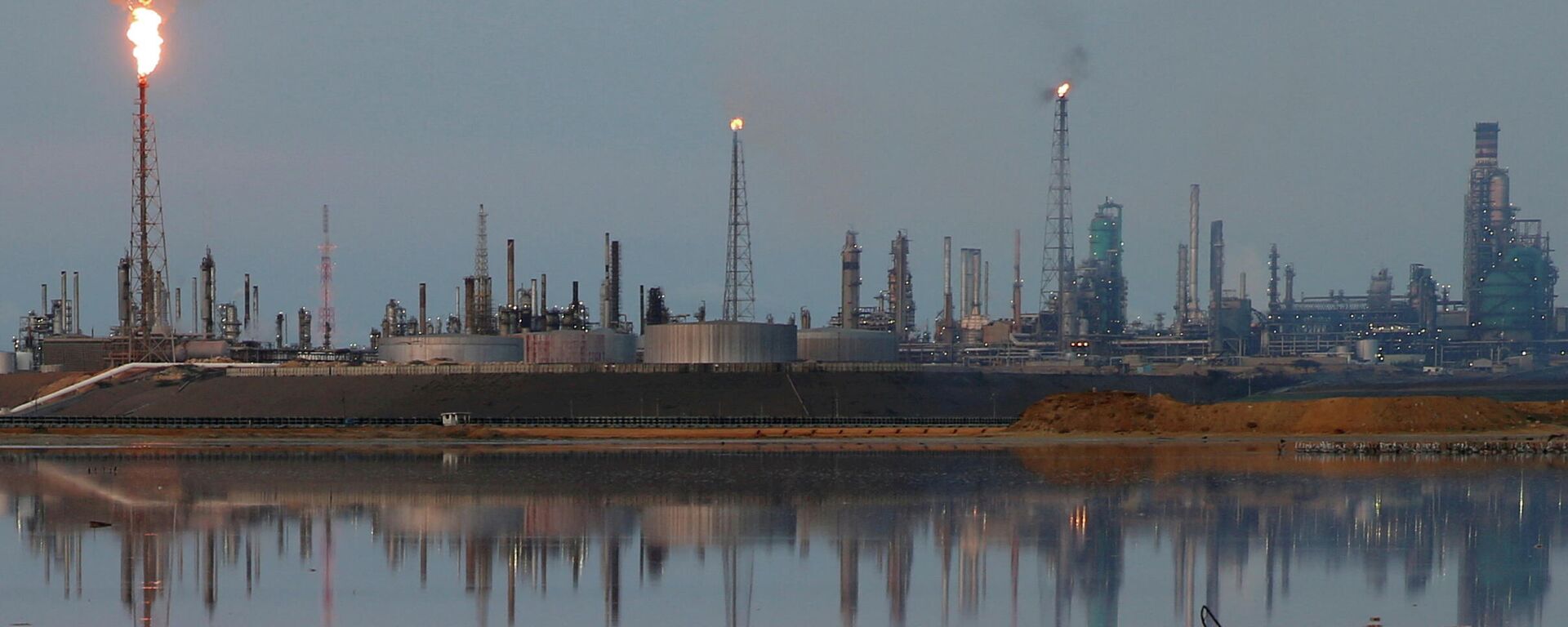 El complejo de refinería Amuay de la petrolera estatal venezolana PDVSA (archivo) - Sputnik Mundo, 1920, 12.01.2022