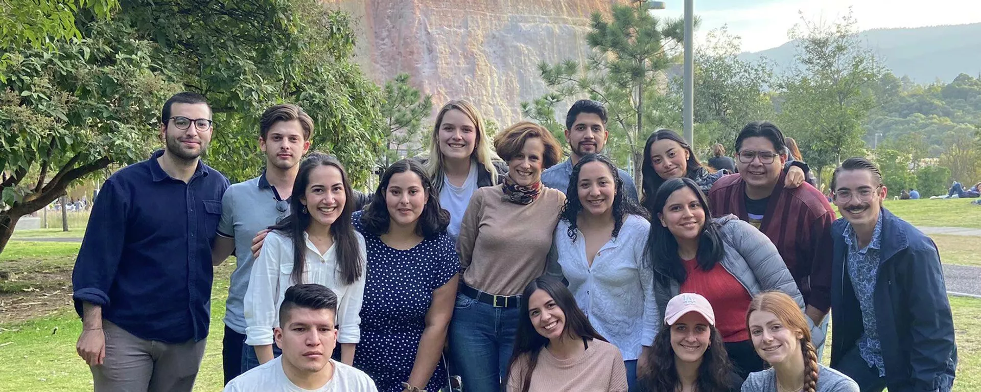 La académica Denise Dresser reunida con sus alumnos universitarios. La académica Denise Dresser reunida con sus alumnos universitarios. - Sputnik Mundo, 1920, 12.01.2022