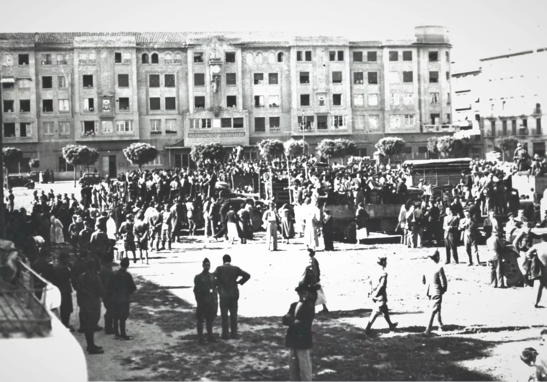 Tanques frente a la estación de Pamplona Tanques frente a la estación de Pamplona - Sputnik Mundo, 1920, 13.01.2022