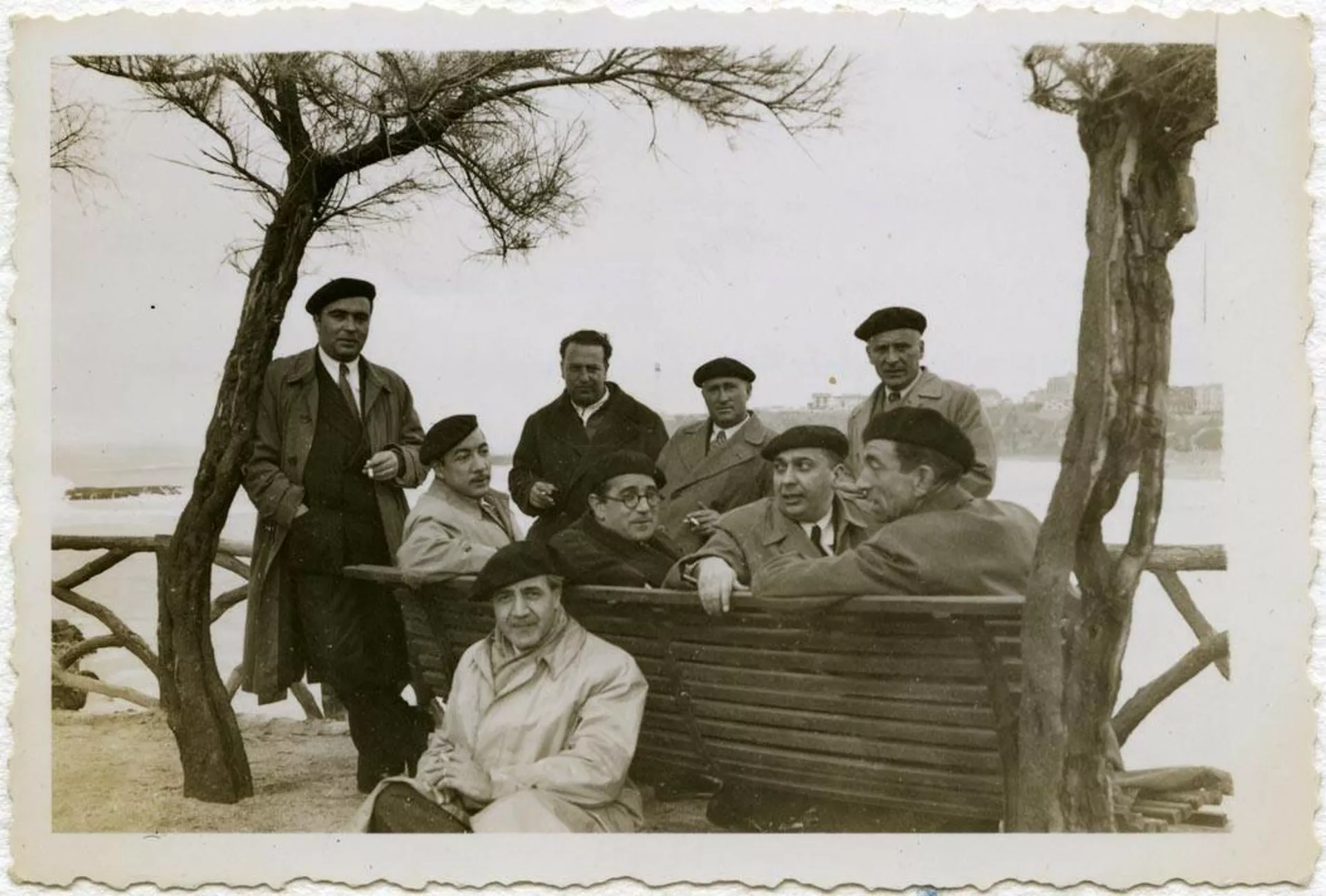 Enrique Cayuela y un grupo de exiliados en Biarritz (Francia) Enrique Cayuela y un grupo de exiliados en Biarritz (Francia) - Sputnik Mundo, 1920, 13.01.2022