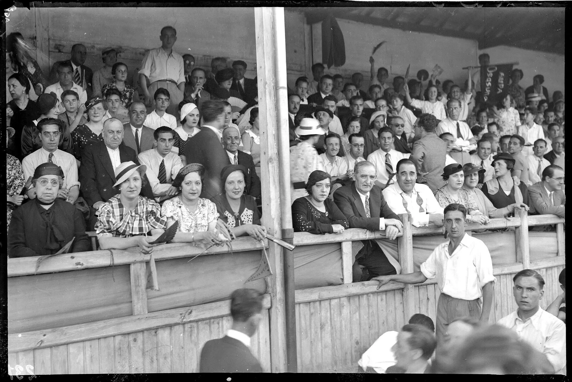 La familia Cayuela en un partido del Osasuna, en Pamplona La familia Cayuela en un partido del Osasuna, en Pamplona - Sputnik Mundo, 1920, 13.01.2022
