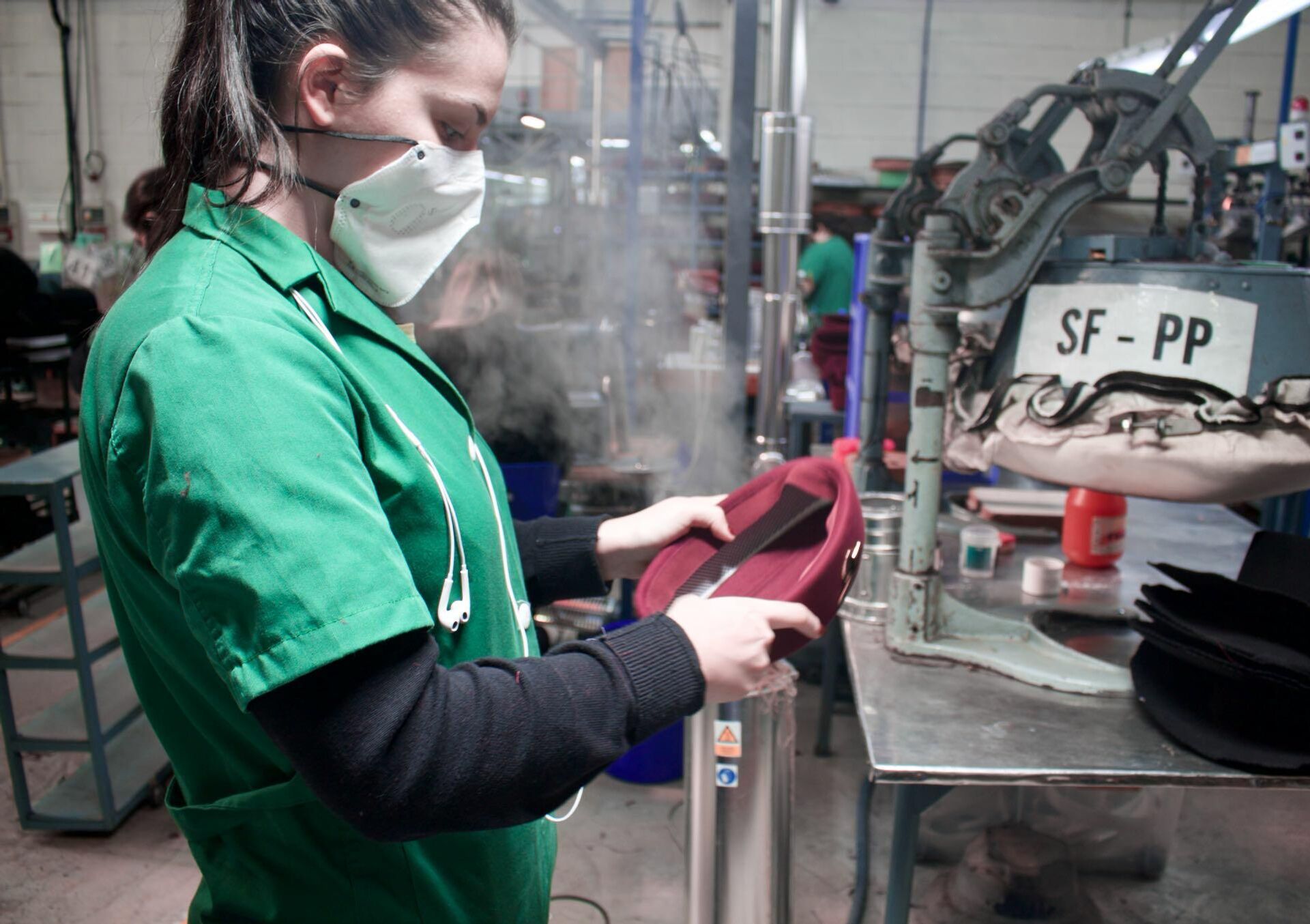 Los sombreros son moldeados uno a uno - Sputnik Mundo, 1920, 14.01.2022