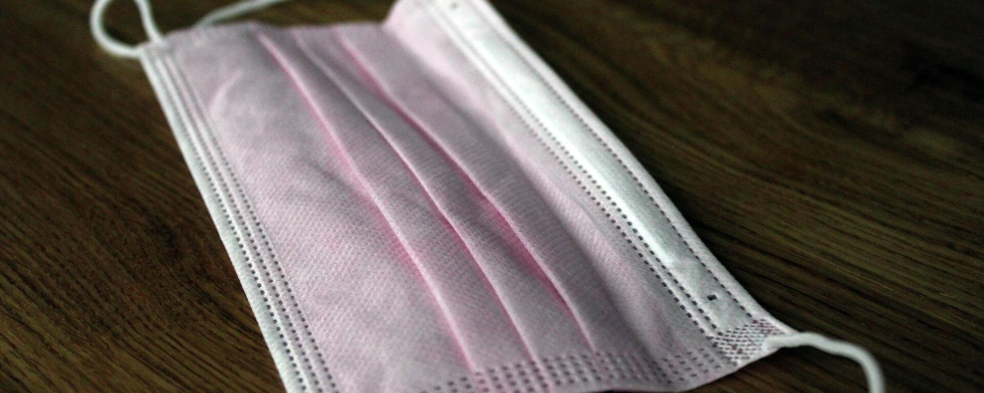 Una mascarilla rosa (imagen referencial) - Sputnik Mundo, 1920, 08.02.2022